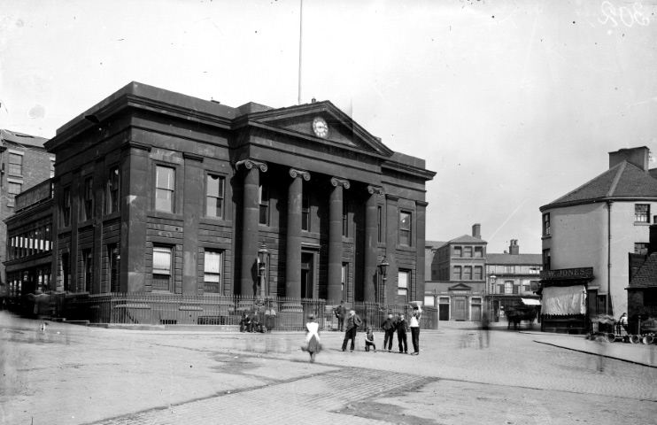 Hanley, old Town Hall as Lloyds Bank